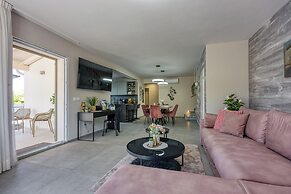 Villa Aria With Heated Pool and Whirlpool