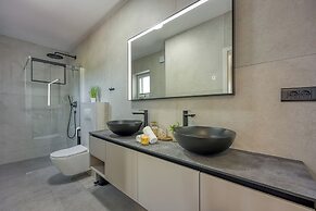 Villa Aria With Heated Pool and Whirlpool
