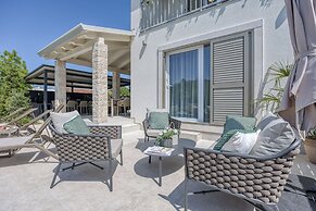 Villa Aria With Heated Pool and Whirlpool