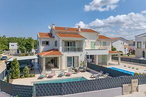 Villa Aria With Heated Pool and Whirlpool