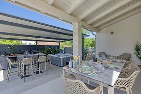 Villa Aria With Heated Pool and Whirlpool