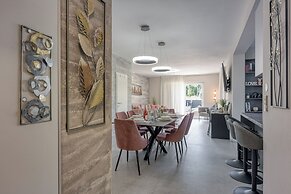 Villa Aria With Heated Pool and Whirlpool