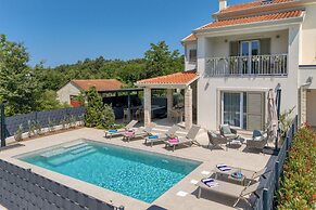 Villa Aria With Heated Pool and Whirlpool