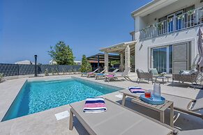 Villa Aria With Heated Pool and Whirlpool