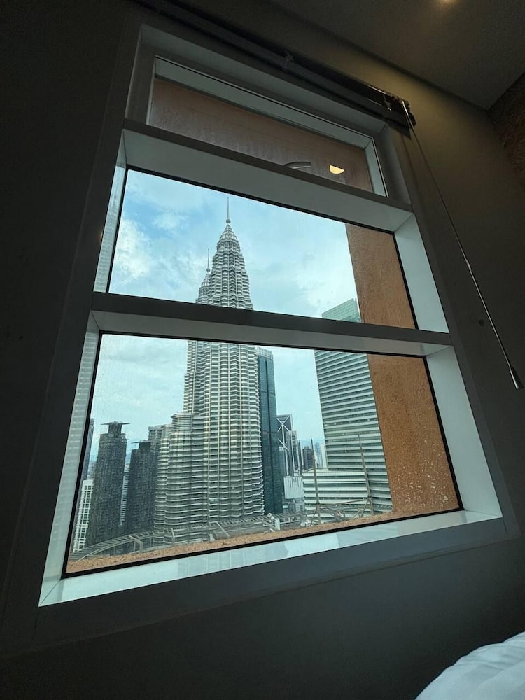 Sky Suites KLCC by Easy Nap