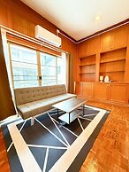 Stay On Sukhumvit 11