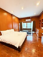 Stay On Sukhumvit 11