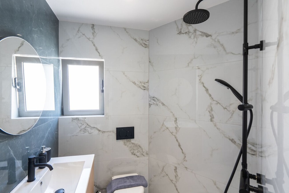 LIV - Modern Studio Apartment S8-4a