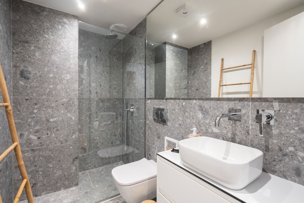LIV Athinum 1 - Luxury Apartment 3C