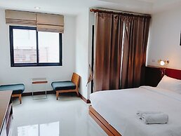Yon INN Sukhumvit 4 - BTS Nana