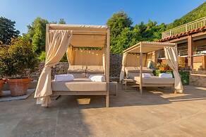 Corfelia Seaview Suites