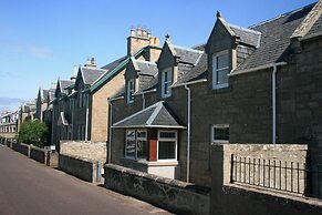 2 Links Place
