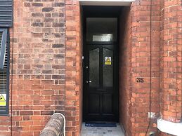 1-bed Apt, Sleeps 2, 20 Mins to Peak District
