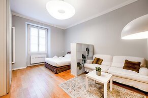 Bramante Luxury Apartments by InnStay