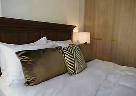 Spacious 2BR in Oxford 212 by Bespoke