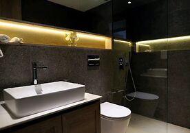 Spacious 2BR in Oxford 212 by Bespoke