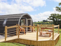 Under Oak Pod
