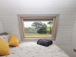 Under Oak Pod