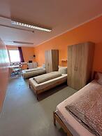 2-Rent Group Hostel Zimmer&Apartments GKP2