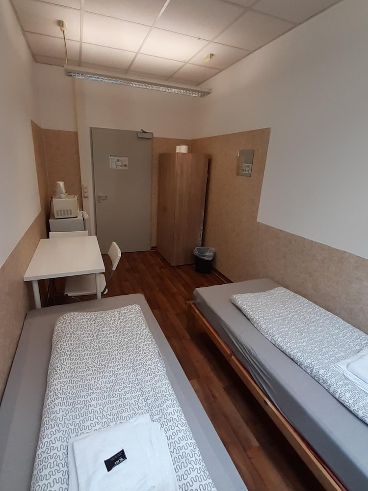 2-Rent Group Hostel Zimmer&Apartments GKP2
