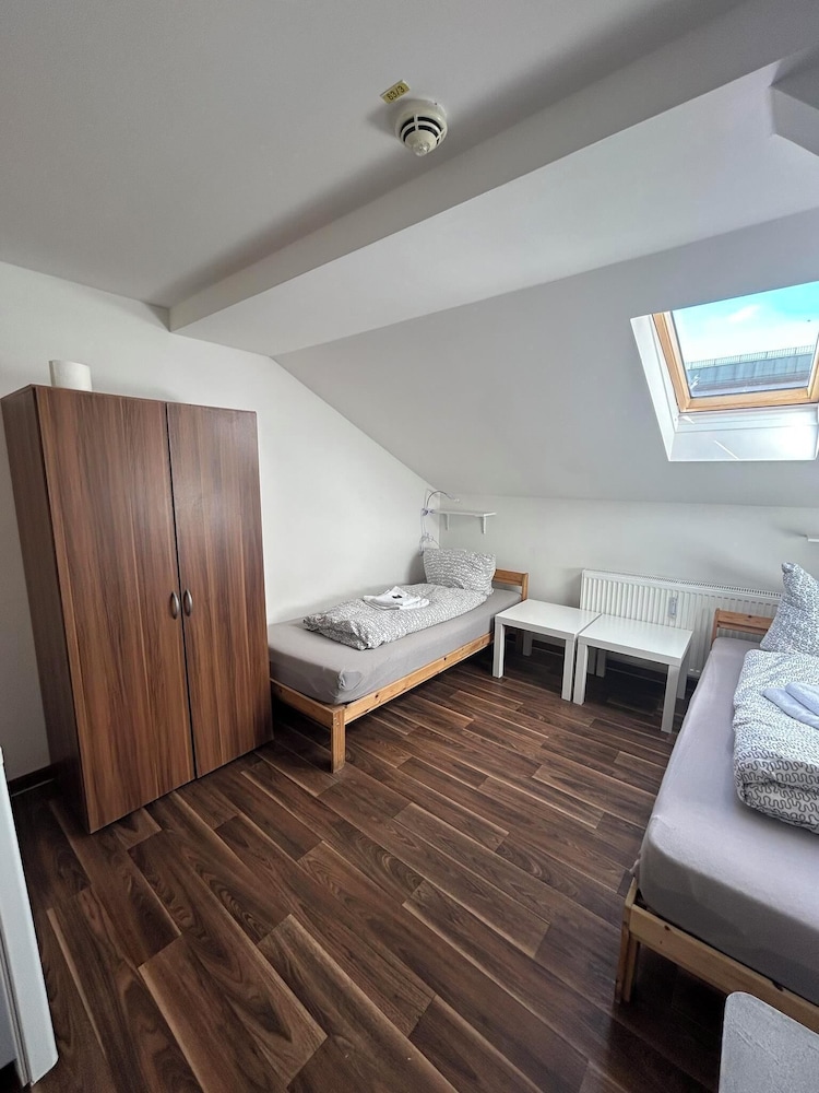2-Rent Group Hostel Zimmer&Apartments GKP2