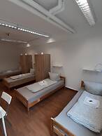 2-Rent Group Hostel Zimmer&Apartments GKP2
