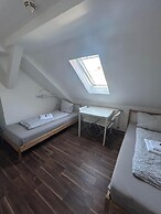 2-Rent Group Hostel Zimmer&Apartments GKP2