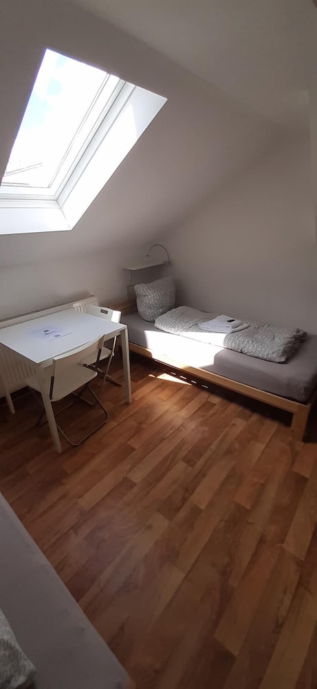 2-Rent Group Hostel Zimmer&Apartments GKP2