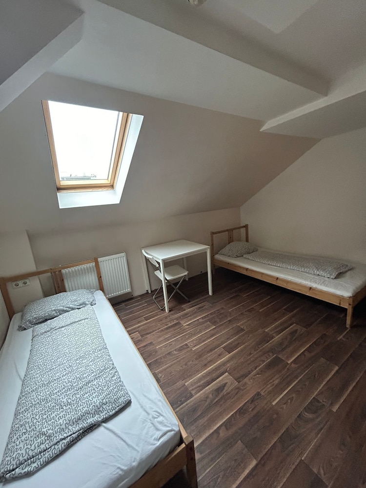 2-Rent Group Hostel Zimmer&Apartments GKP2