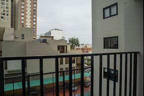 w Impressive 1BR w Balcony in Miraflores