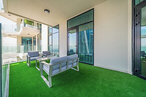 Impressive 2BR Apt with Premium