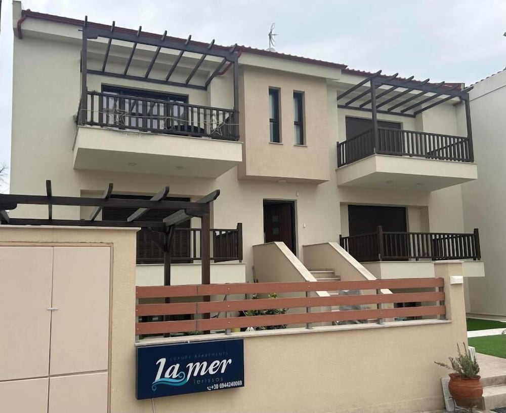 La Mer Luxury Apartments