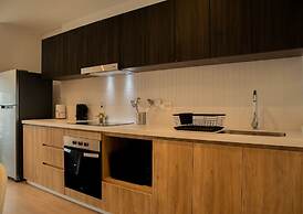 w Elegant 2BR Apartment in Miraflores Steps From Larcomar