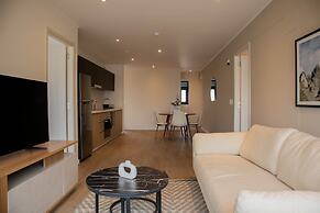 w Elegant 2BR Apartment in Miraflores Steps From Larcomar