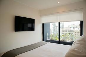w Elegant 2BR Apartment in Miraflores Steps From Larcomar