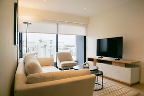 w Elegant 2BR Apartment in Miraflores Steps From Larcomar