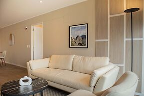w Elegant 2BR Apartment in Miraflores Steps From Larcomar
