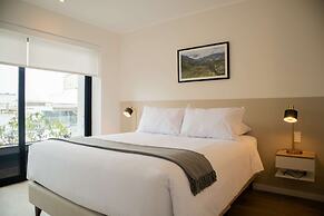 w Elegant 2BR Apartment in Miraflores Steps From Larcomar
