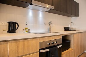 w Elegant 2BR Apartment in Miraflores Steps From Larcomar