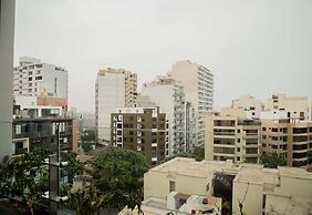 w Elegant 2BR Apartment in Miraflores Steps From Larcomar