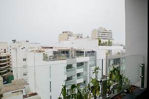 w Elegant 2BR Apartment in Miraflores Steps From Larcomar
