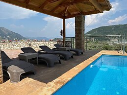 Smaragdine Blue Villa