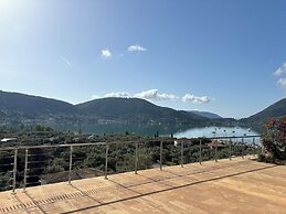 Smaragdine Blue Villa