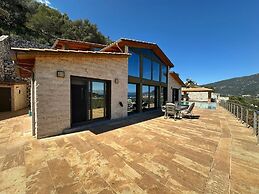 Smaragdine Blue Villa