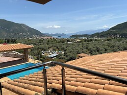 Smaragdine Blue Villa