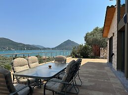 Smaragdine Blue Villa