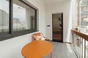 Downtown Premium With Balcony by Vacationy