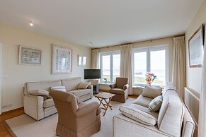 Huswell - Stunning Views Prime Location
