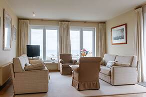 Huswell - Stunning Views Prime Location