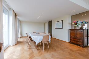 Huswell - Stunning Views Prime Location